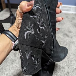 Kenneth Cole over the knee suede boots, black Size 7 Embroidered heels